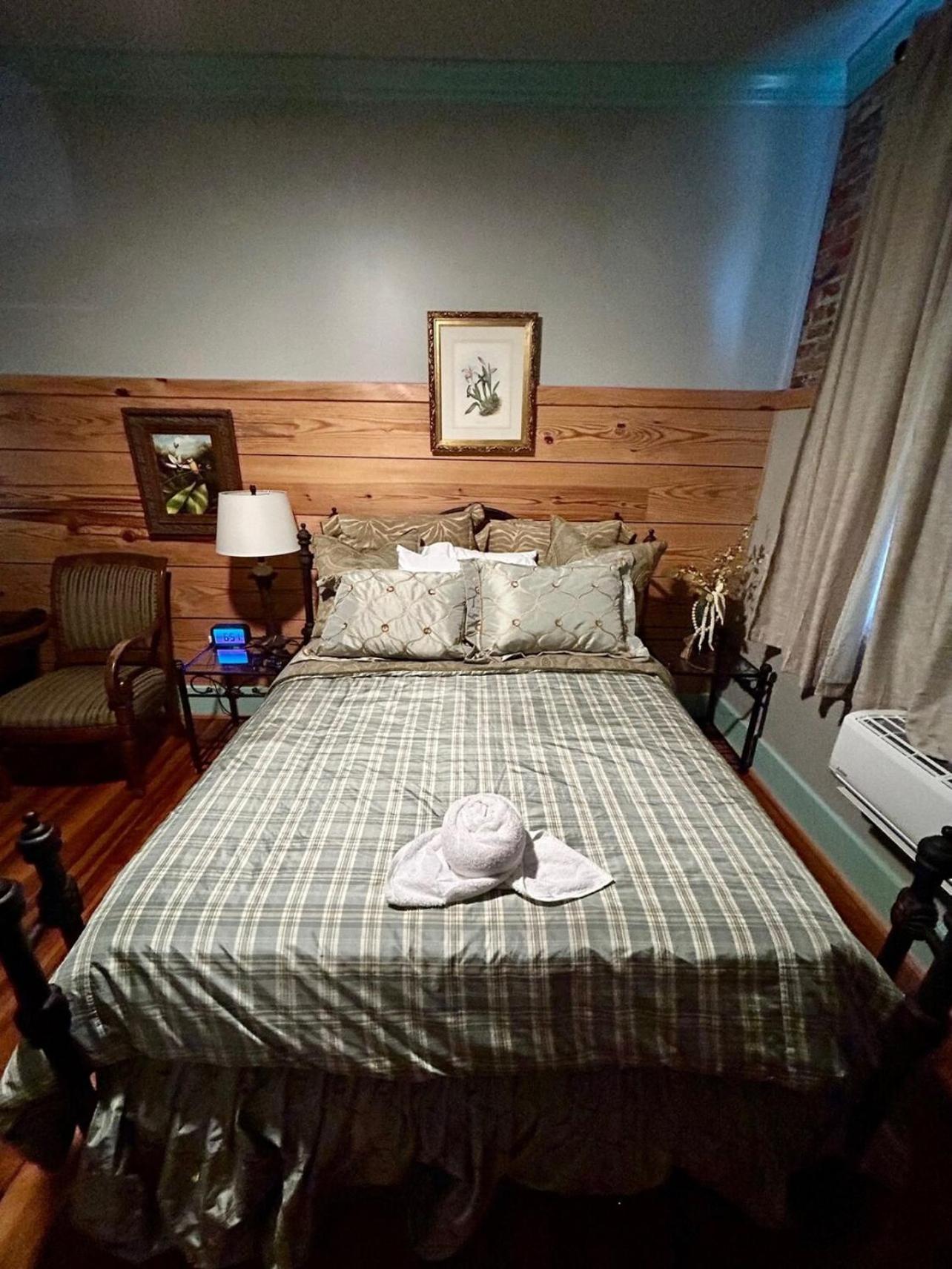 Chipley'S Squareview Inn Carthage Ngoại thất bức ảnh